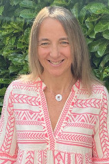 Dr. Claudia Peeters Dr. Claudia Peeters